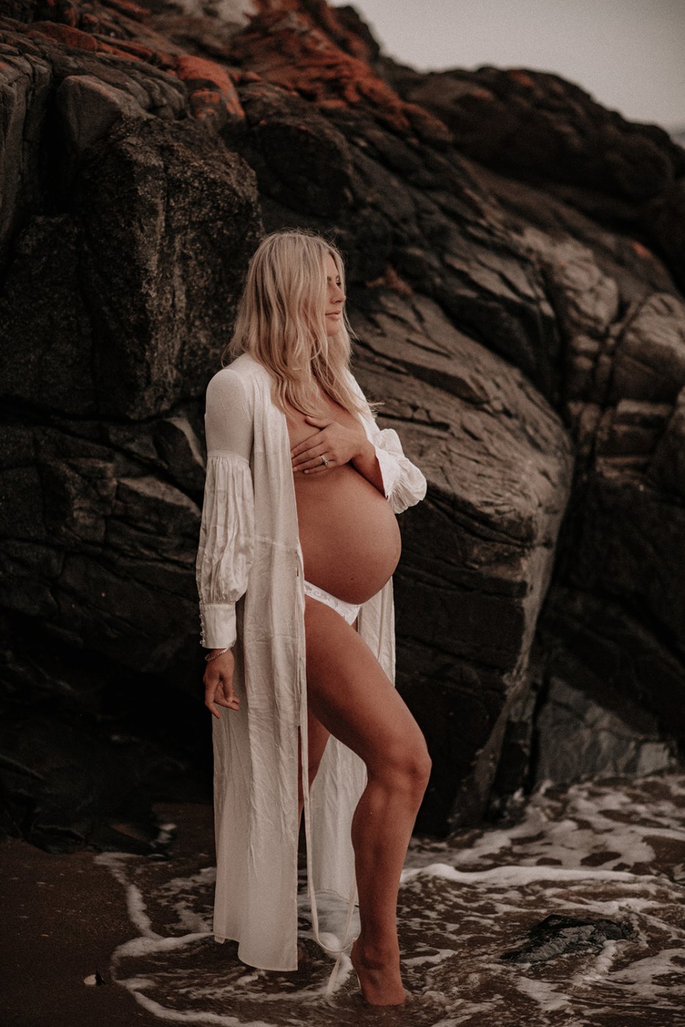 Pregnant blonde shows us her body - Leaked Boudoir #6Rn7MK6j