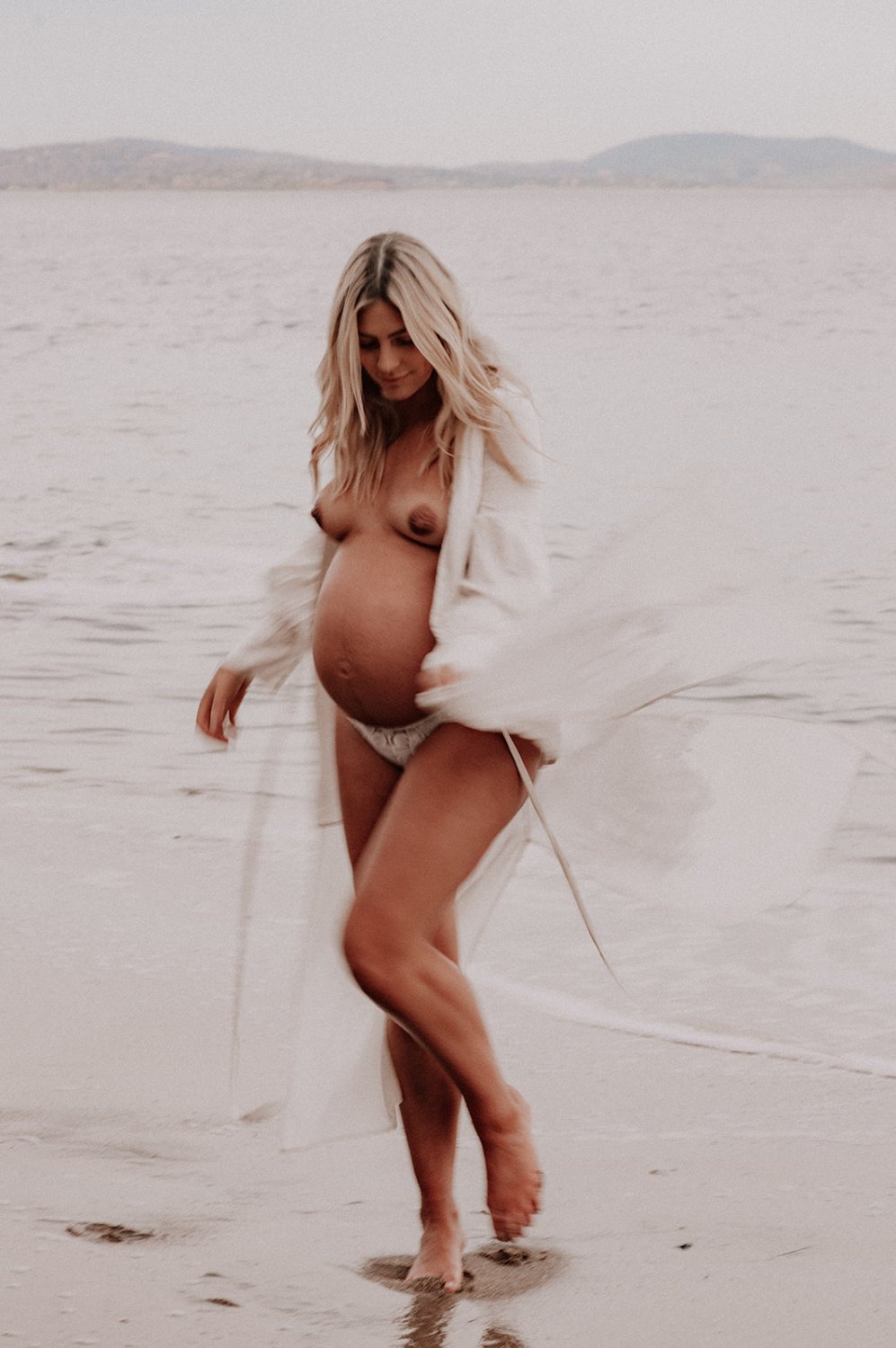 Pregnant blonde shows us her body - Leaked Boudoir #Nf5GMkWk