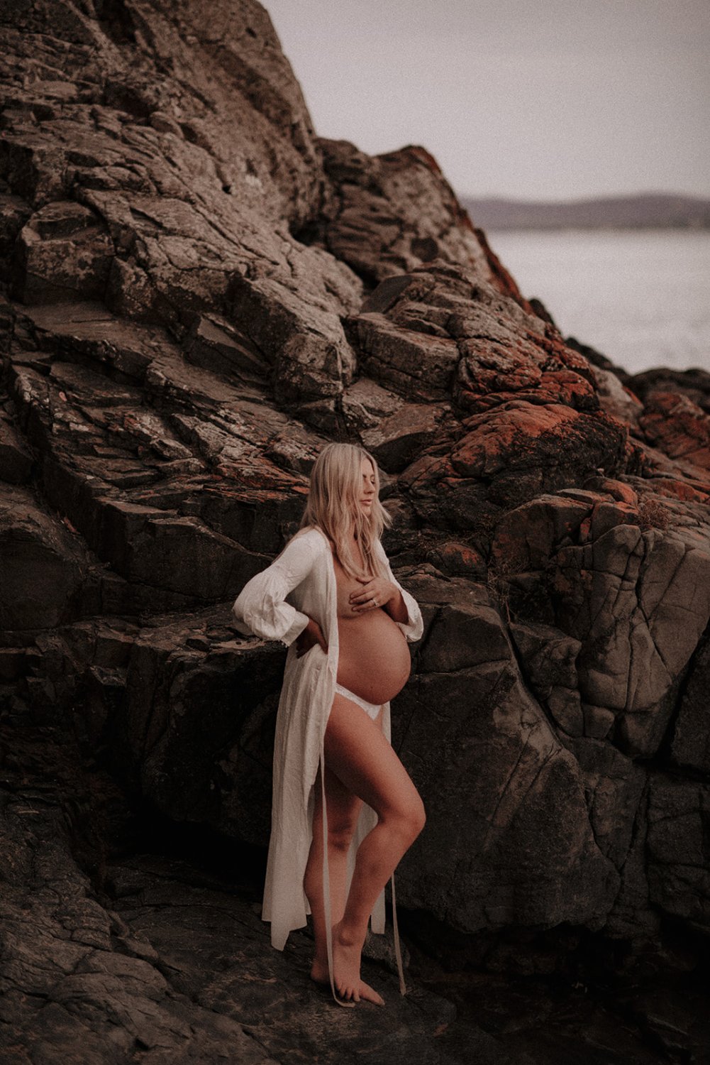 Pregnant blonde shows us her body - Leaked Boudoir #ZOYUJ39h